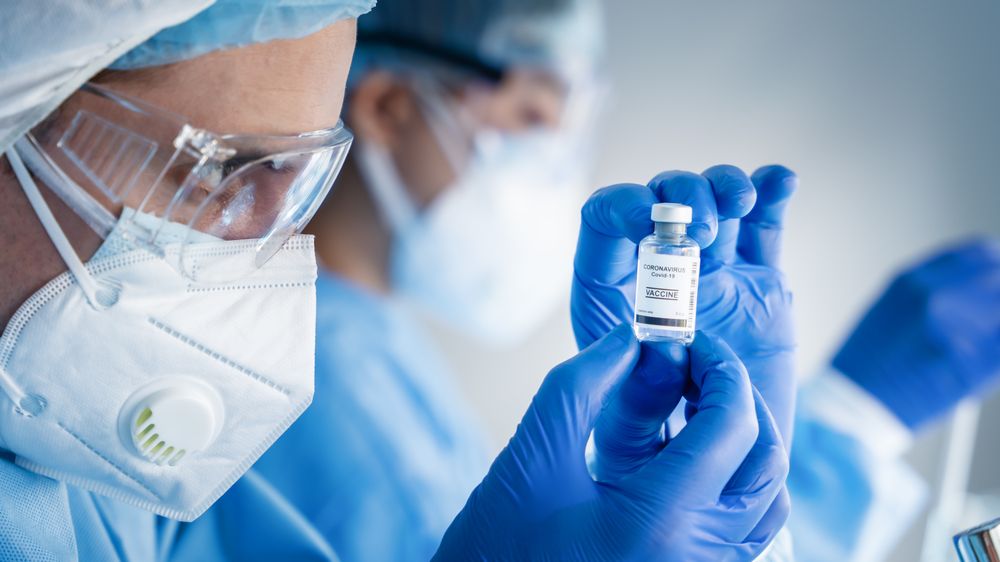 Prvních osm testů posílilo naději na vakcínu. Akcie firmy prudce stoupají